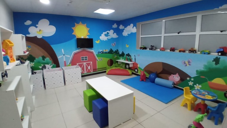Hospital Metropolitano reinaugura brinquedoteca e promove ações para pacientes pediátricos