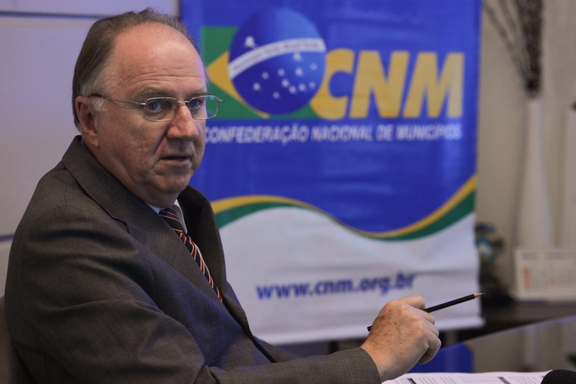 CNM repudia fala de Bolsonaro contra passaporte de vacina: “Preço que o país vem pagando pelas ações do presidente é imensurável”
