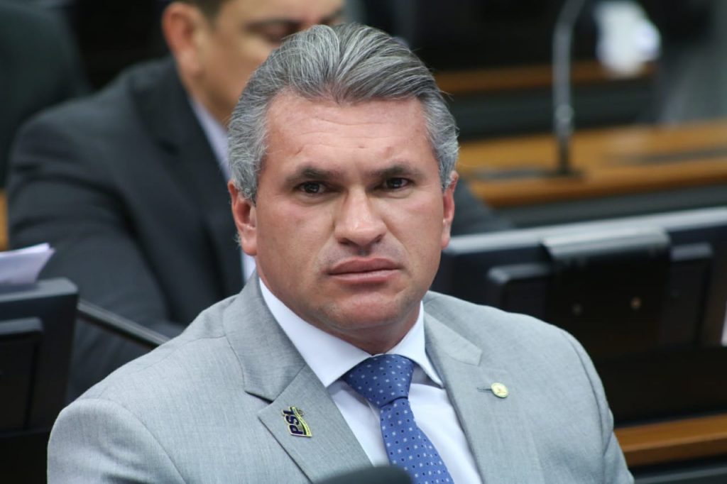 Julian Lemos: “Brasil está entre passado da corrupção e presente da intolerância”