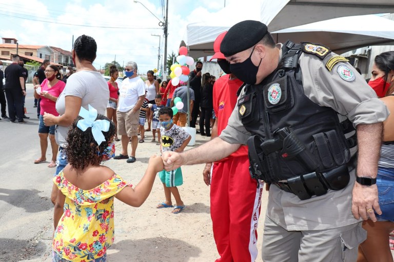 Operação Criança Feliz: Polícia Militar entrega brinquedos arrecadados na campanha