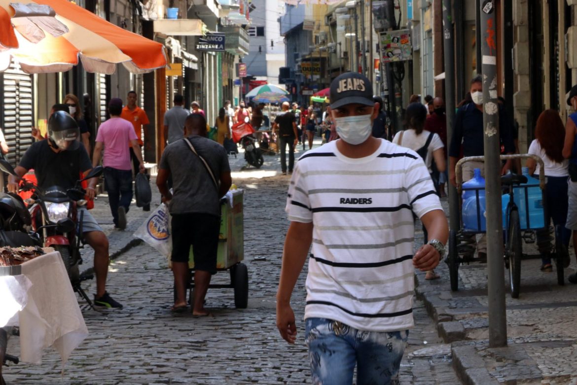 Governador vai sancionar nesta quarta e publicar na quinta lei que flexibiliza uso de máscaras no RJ