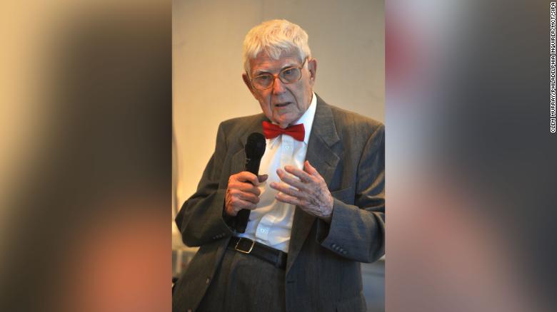 Aaron Beck, criador de terapia pioneira contra depressão, morre aos 100 anos