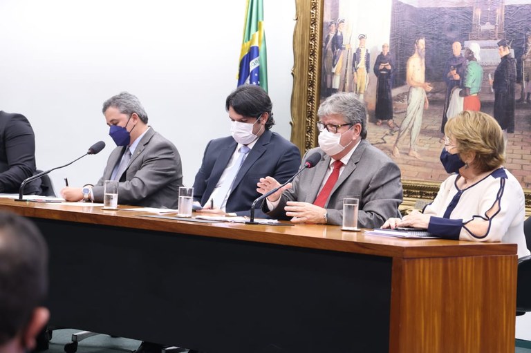 João Azevêdo pleiteia emendas para obras hídricas e habilitação de leitos de UTI em reunião com bancada federal