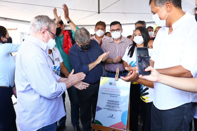 João Azevêdo entrega pavimentação asfáltica de Cachoeira dos Guedes e autoriza reforma e ampliação do Hospital Regional de Guarabira