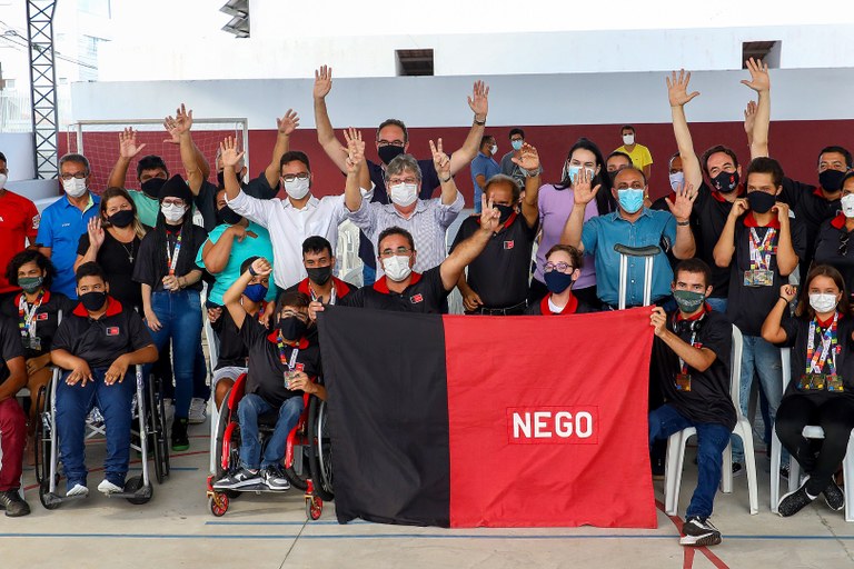 João Azevêdo recepciona paratletas que participaram de Paralímpiadas Escolares e destaca incentivo ao paradesporto