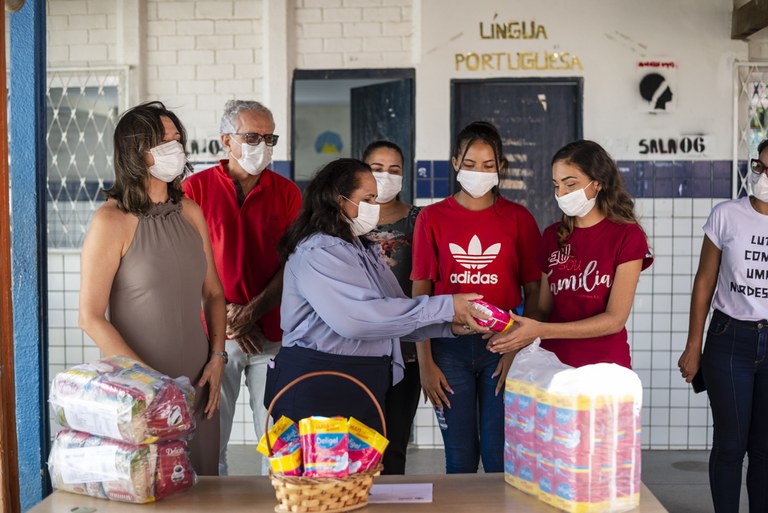 Governo entrega absorventes em escolas, aldeias indígenas e quilombos