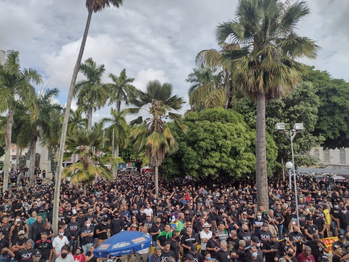 “Pauta do Caos” une bolsonaristas e ressentidos de Esquerda tentando desestabilizar Governo, que reage com ações e obras