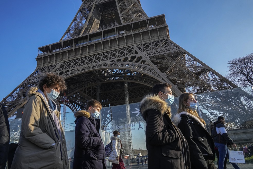 França bate recorde de casos de Covid-19 e governo teme “desorganização social”