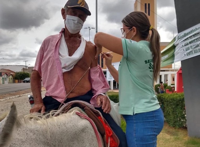 Mais de 52 mil paraibanos se vacinam no Dia D contra a covid-19