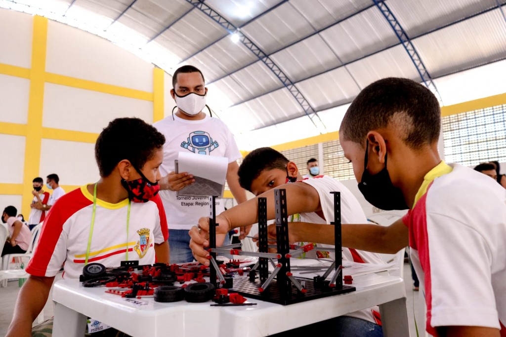 Educação para um novo tempo: Prefeitura de Conde realiza torneio de robótica com 28 equipes de 8 escolas do município