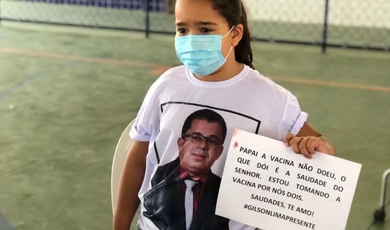 Filha de prefeito morto pela Covid se vacina aos 7 anos na PB