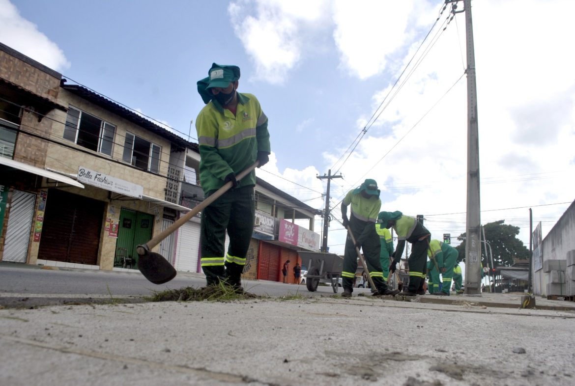 Serviços de zeladoria da Emlur beneficiam seis bairros nesta quarta-feira