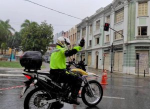 Prefeitura mantém agentes de mobilidade em alerta e dá dicas para evitar acidentes em dias chuvosos