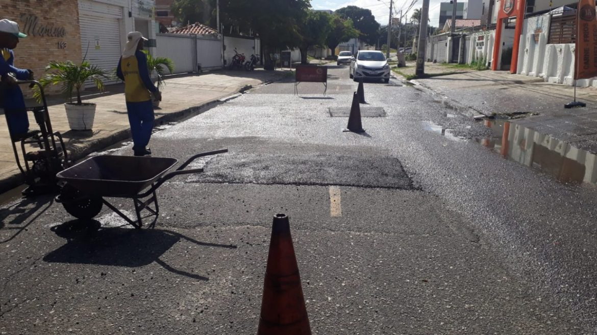 Seinfra realiza Operação Tapa-Buraco e manutenção da iluminação pública em 29 bairros nesta quarta