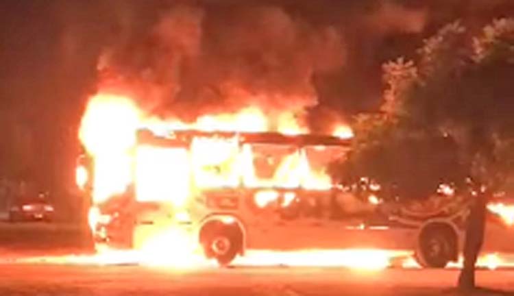 Terrorismo: ônibus é incendiado em Mangabeira, em João Pessoa