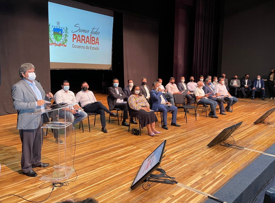 João Azevêdo apresenta contas, ressalta a Paraíba como único Estado ‘rating A’ do Nordeste e aponta R$ 1 bilhão em investimentos para 2022