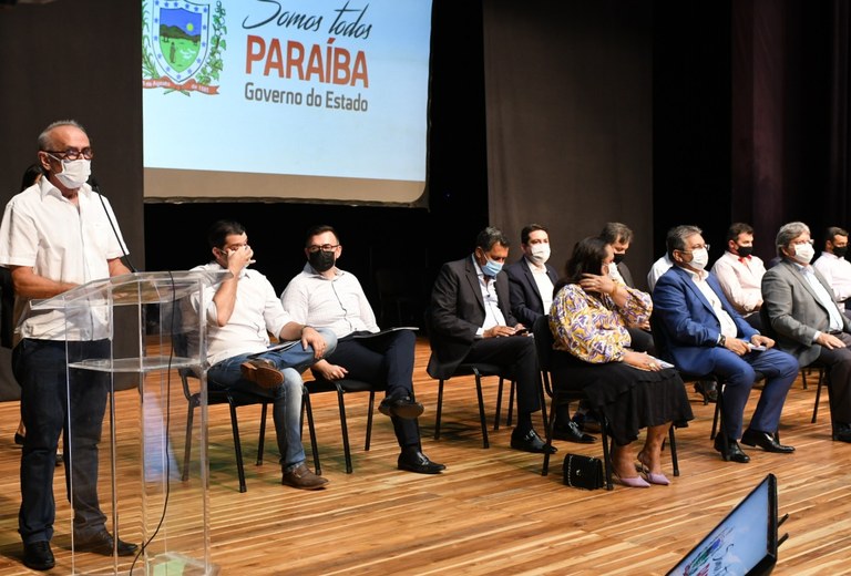 Cícero destaca parceria com João Azevêdo durante cerimônia de balanço do Governo do Estado