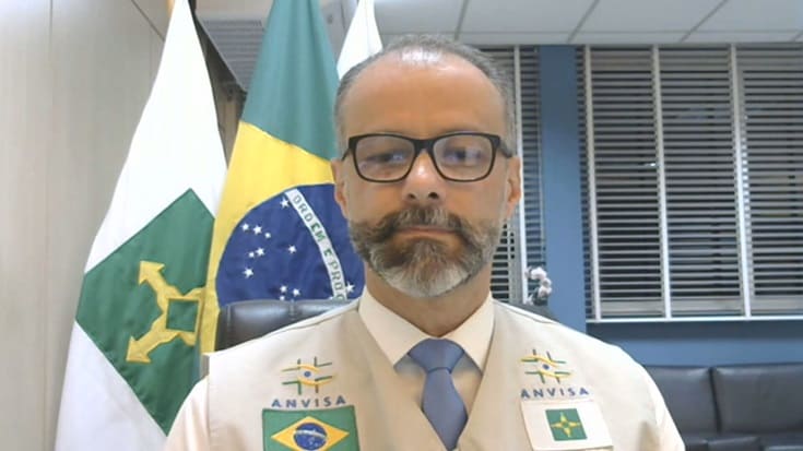 Presidente da Anvisa rebate ataque de Bolsonaro, diz que não tem nada a esconder e cobra retratação