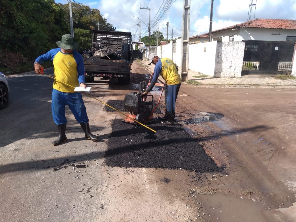 Seinfra realiza serviços da Operação Tapa-Buraco e manutenção da iluminação em 31 bairros da Capital