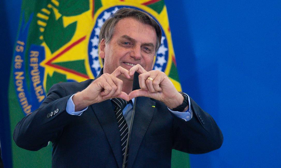 Bolsonaro gasta R$ 4,2 milhões em cartão corporativo em menos de um mês