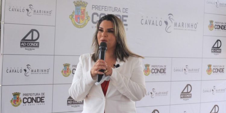 PREFEITA KARLA PIMENTEL ANUNCIA CALENDÁRIO DE PAGAMENTOS DO DÉCIMO TERCEIRO E DOS MESES DE MAIO E JUNHO