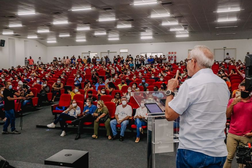 Cícero Lucena anuncia bonificação para agentes de saúde e de endemias, além de concurso com 250 vagas para o setor