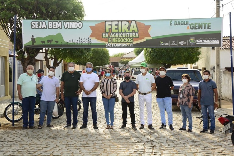 Governo entrega Feira do Produtor em São Francisco e finaliza mais três unidades