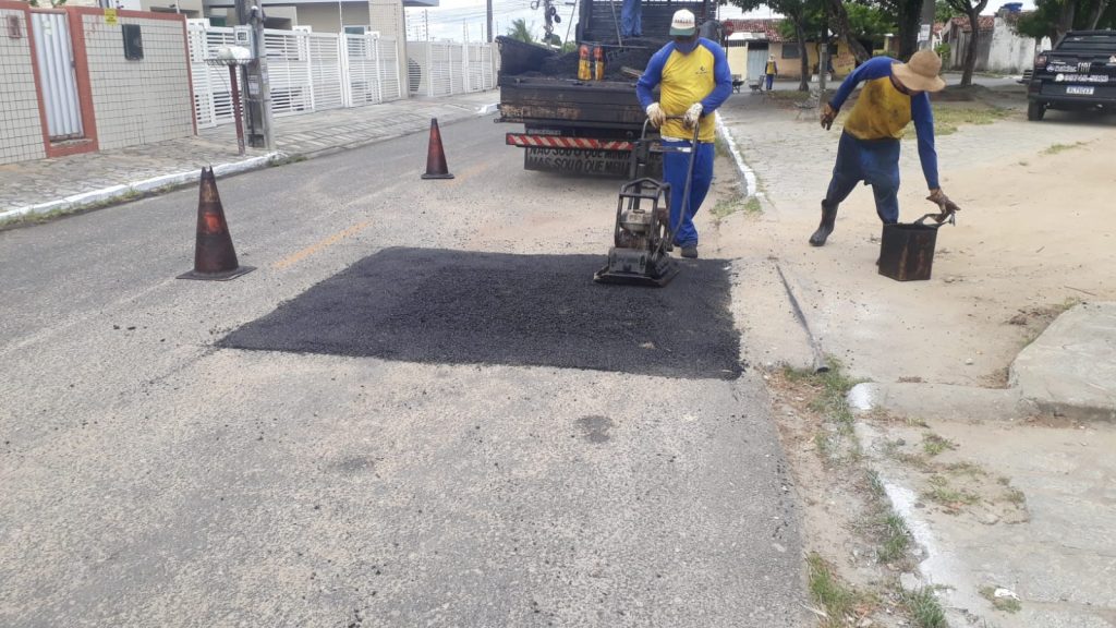 Seinfra realiza Operação Tapa-Buraco e manutenção da iluminação pública em 20 bairros da Capital