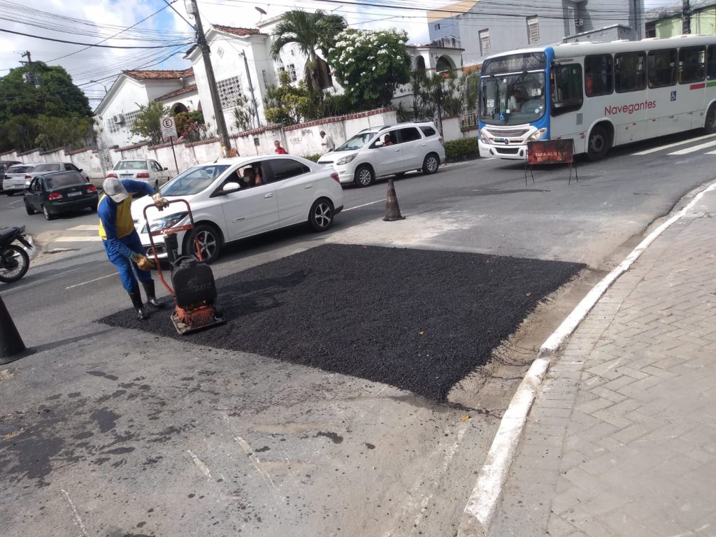 Serviços da Operação Tapa-Buraco e manutenção da iluminação acontecem em 32 bairros da Capital