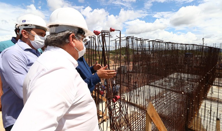 João Azevêdo inspeciona obras do sistema adutor Transparaíba que atenderá municípios do Curimataú paraibano