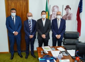 Ao lado do presidente da FNP, Cícero Lucena visita parlamentares em defesa de pautas dos municípios