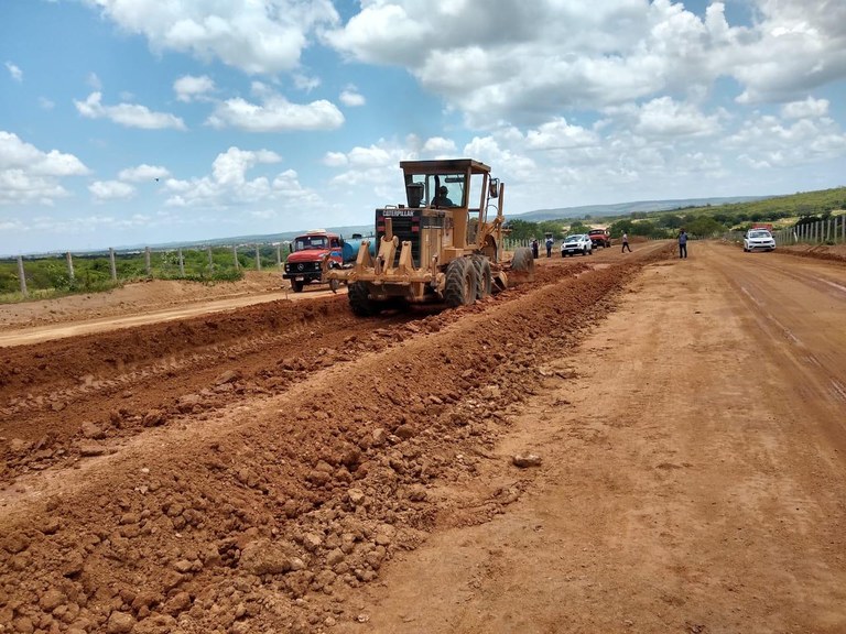 Pavimentação de rodovia em Bonito de Santa Fé vai facilitar escoamento da produção e intercâmbio com o Ceará