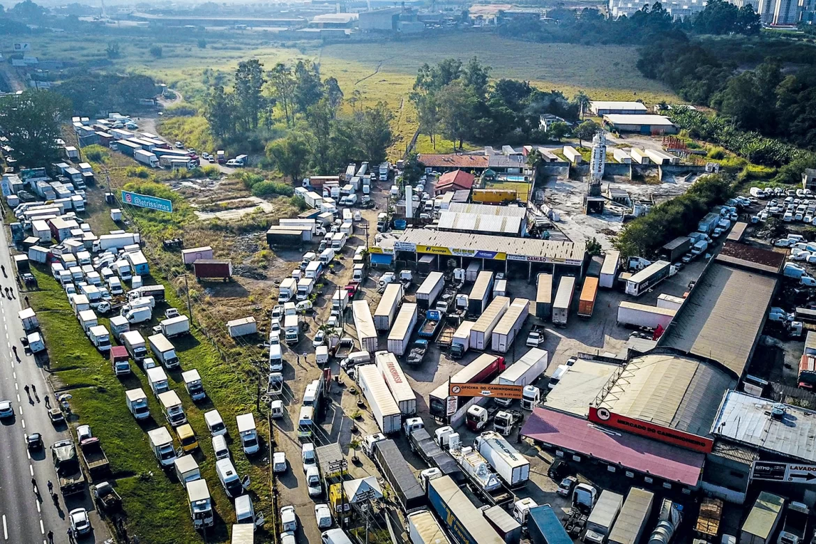 Aumento no diesel faz caminhoneiros estudarem nova greve