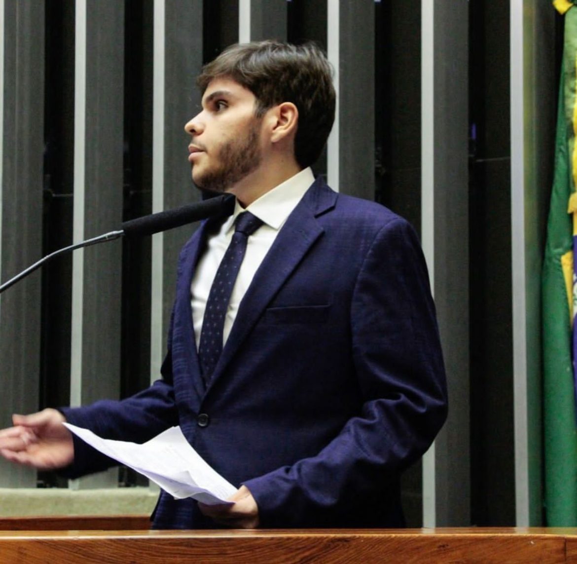Médico Rômulo Gouveia Filho se filia ao PSB para concorrer a deputado federal