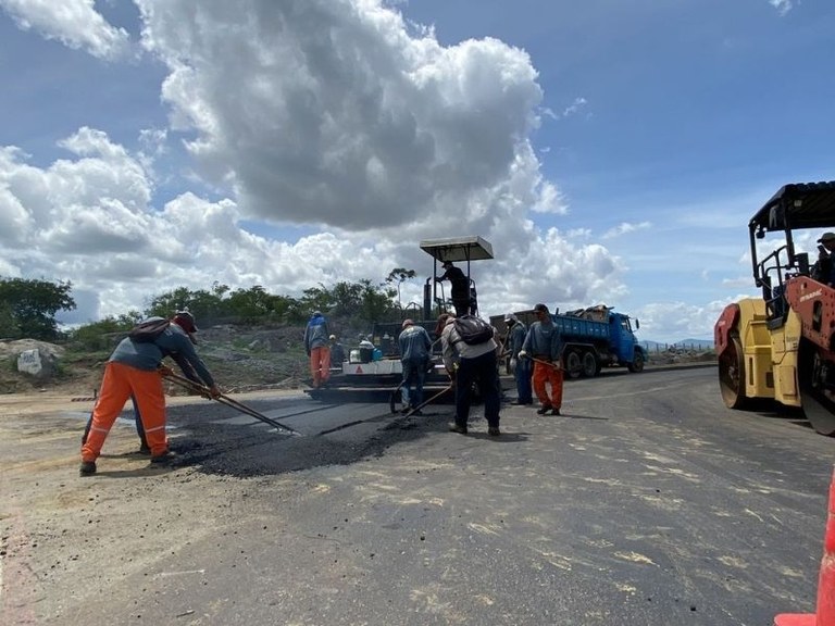 Governo intensifica obras de pavimentação e terraplanagem no Arco Metropolitano de Campina