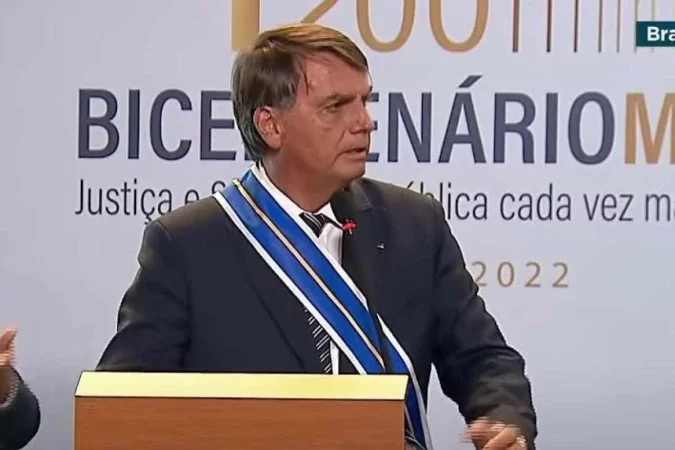 Bolsonaro desmente PL e confirma lançamento de pré-campanha à reeleição