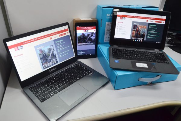 Prefeitura inicia entrega de Chromebooks para professores prestadores de serviço e novos computadores para escolas