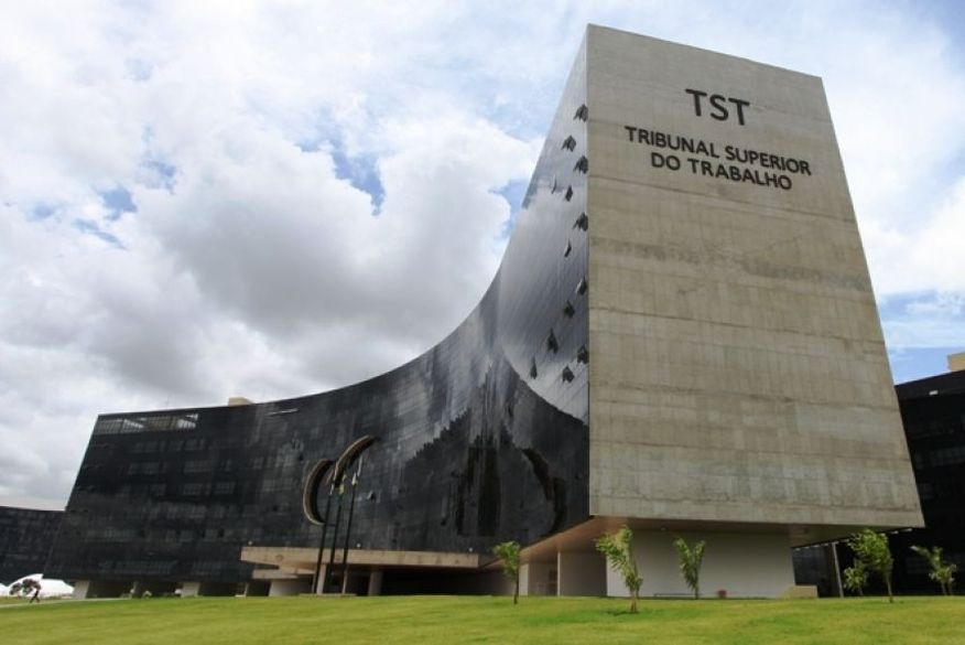 TST vai gastar mais de meio milhão de reais em cadeiras para ministros