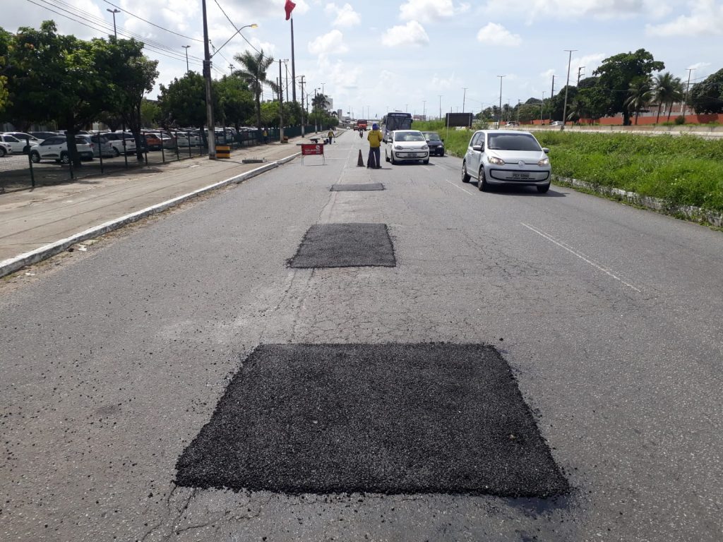 Seinfra realiza Operação Tapa-Buraco e manutenção da iluminação pública em 23 bairros da Capital