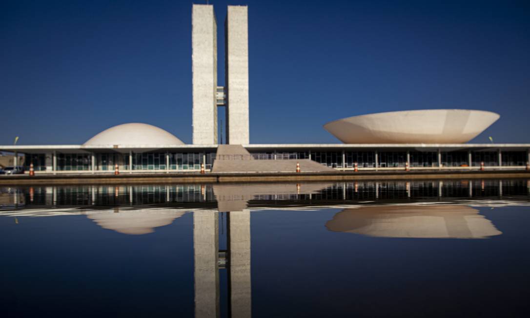 Impeachment, ação no STF e medida judicial: parlamentares de oposição reagem a perdão de Bolsonaro a Daniel Silveira