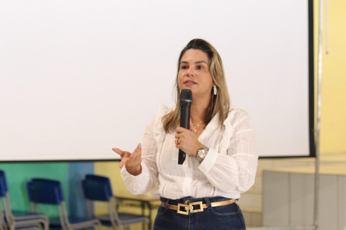 No dia do prefeito Karla Pimentel recebe mais um prêmio o ‘Top Of Class 2022’ como melhor gestora pública