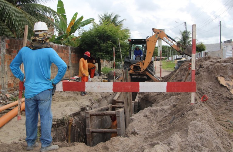 Governo intensifica obras de esgotos que atenderão 20 mil pessoas no Polo Turístico e Cidade Verde