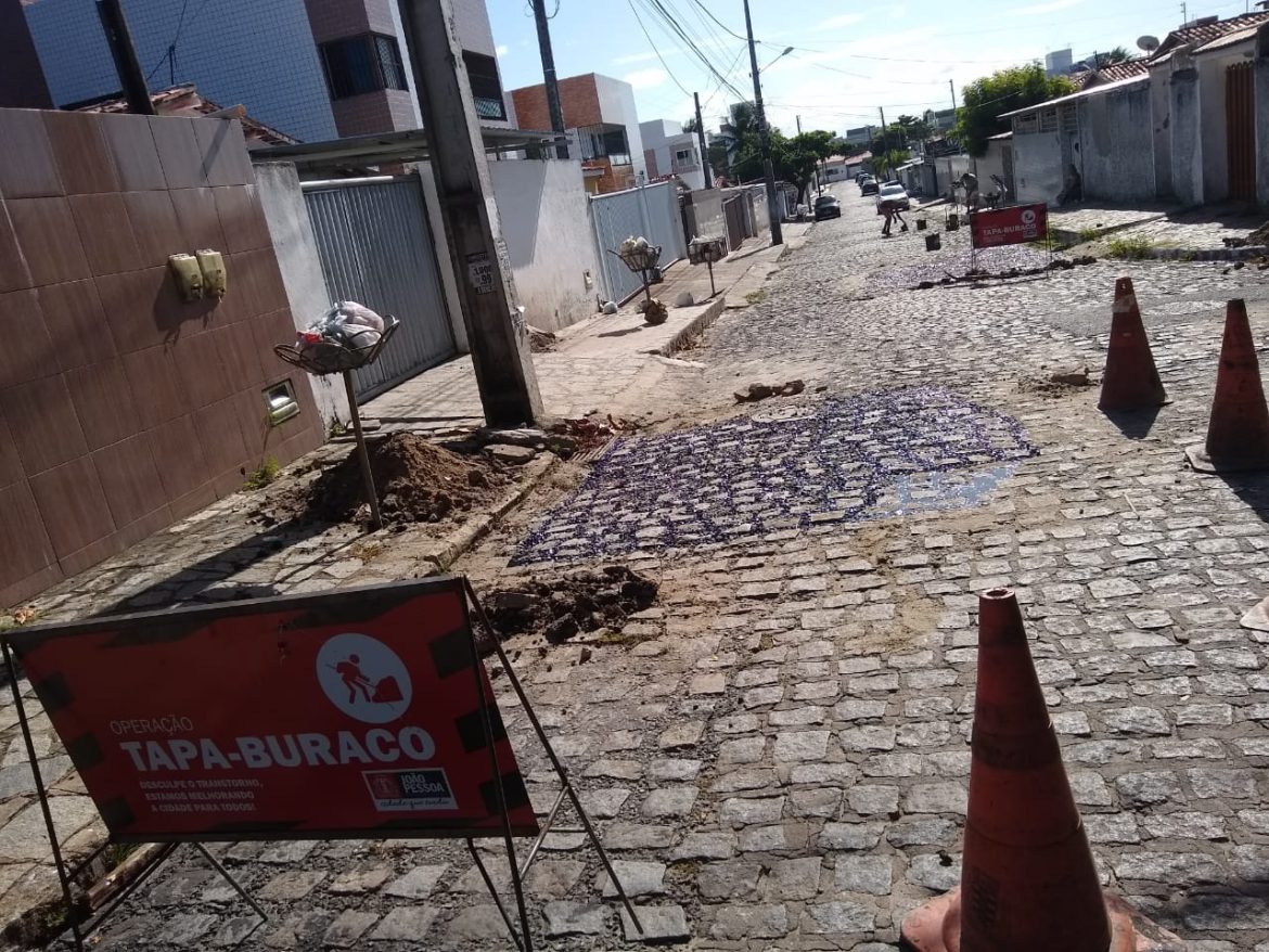 Seinfra conclui instalação de poste na Av. Tancredo Neves e segue com Operação Tapa-Buraco e manutenção da iluminação