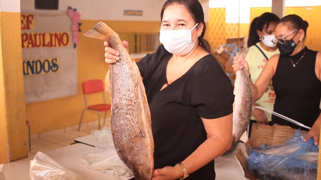 SEMANA SANTA: Prefeitura de Conde entrega 17 toneladas de peixe e 8,5 mil kg de arroz