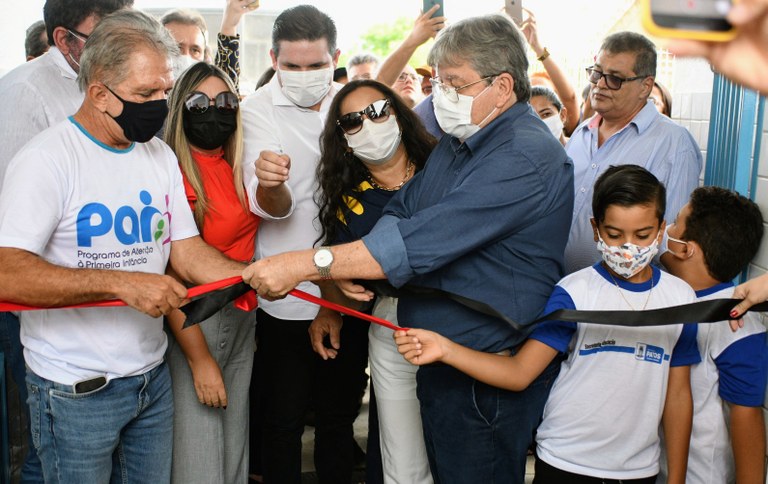 João Azevêdo entrega escola na Zona Rural de Patos e ressalta compromisso com a educação da Paraíba