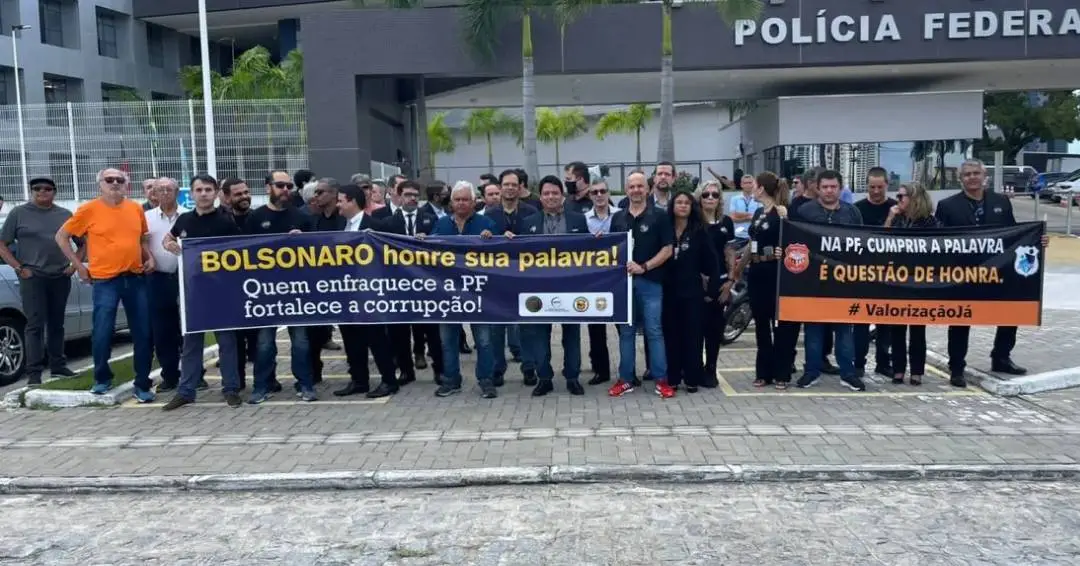 Policiais federais protestam contra Bolsonaro em João Pessoa: “Honre a sua palavra”