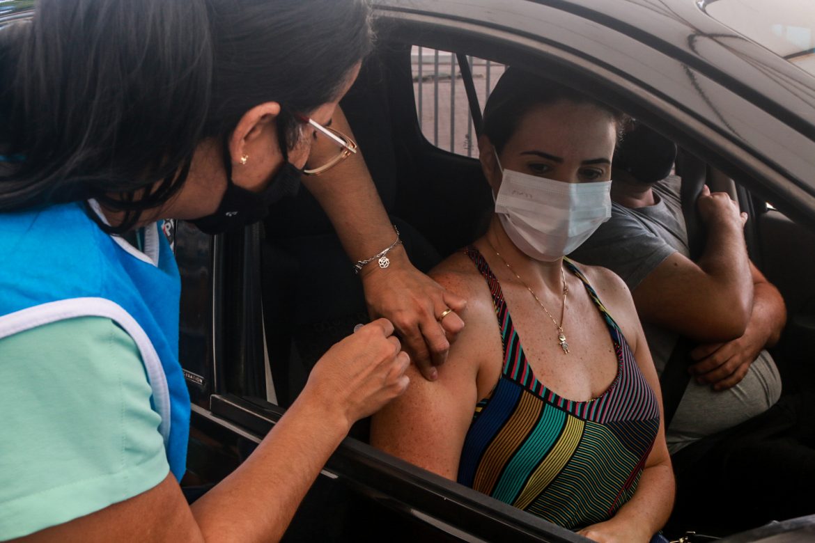 Quase 500 mil pessoas tomaram a dose de reforço contra a Covid-19 depois do Dia D