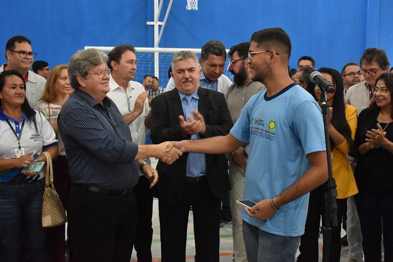 João Azevêdo entrega ginásio do Sesquicentenário e destaca investimentos para construção dos equipamentos no estado