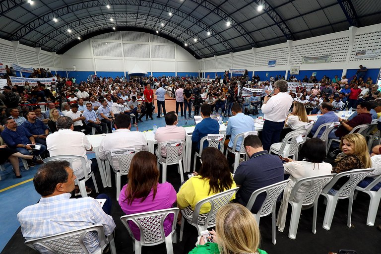 João Azevêdo participa da audiência do ODE em Monteiro, entrega benefícios e autoriza novas obras para o Cariri