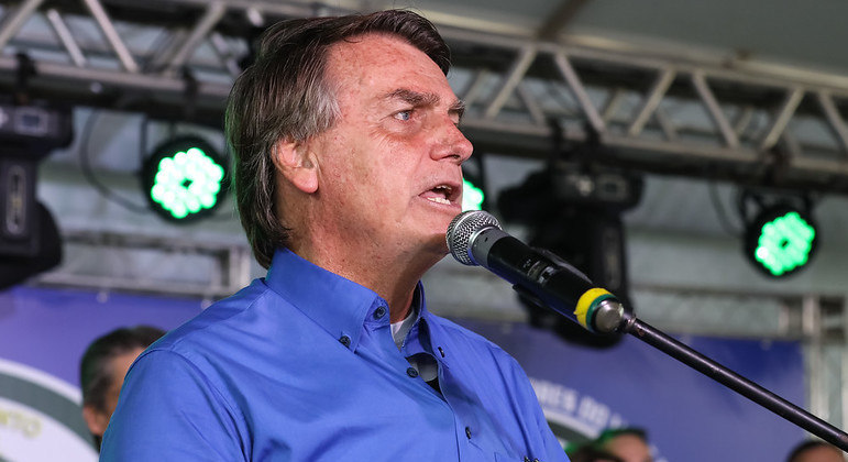 Bolsonaro provoca STF e TSE e diz que nunca vai ser preso